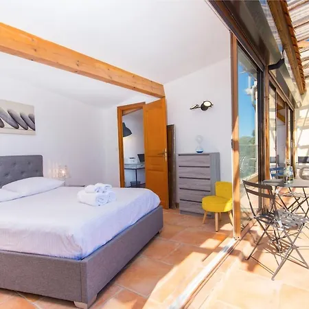Duplex With Ocean View Parking *