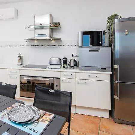 Duplex With Ocean View Parking