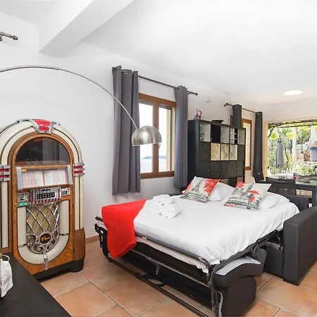 Duplex With Ocean View Parking *