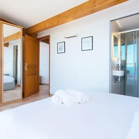 Duplex With Ocean View Parking