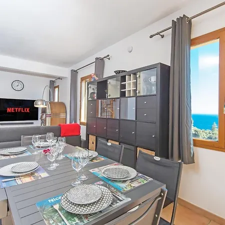 Duplex With Ocean View Parking